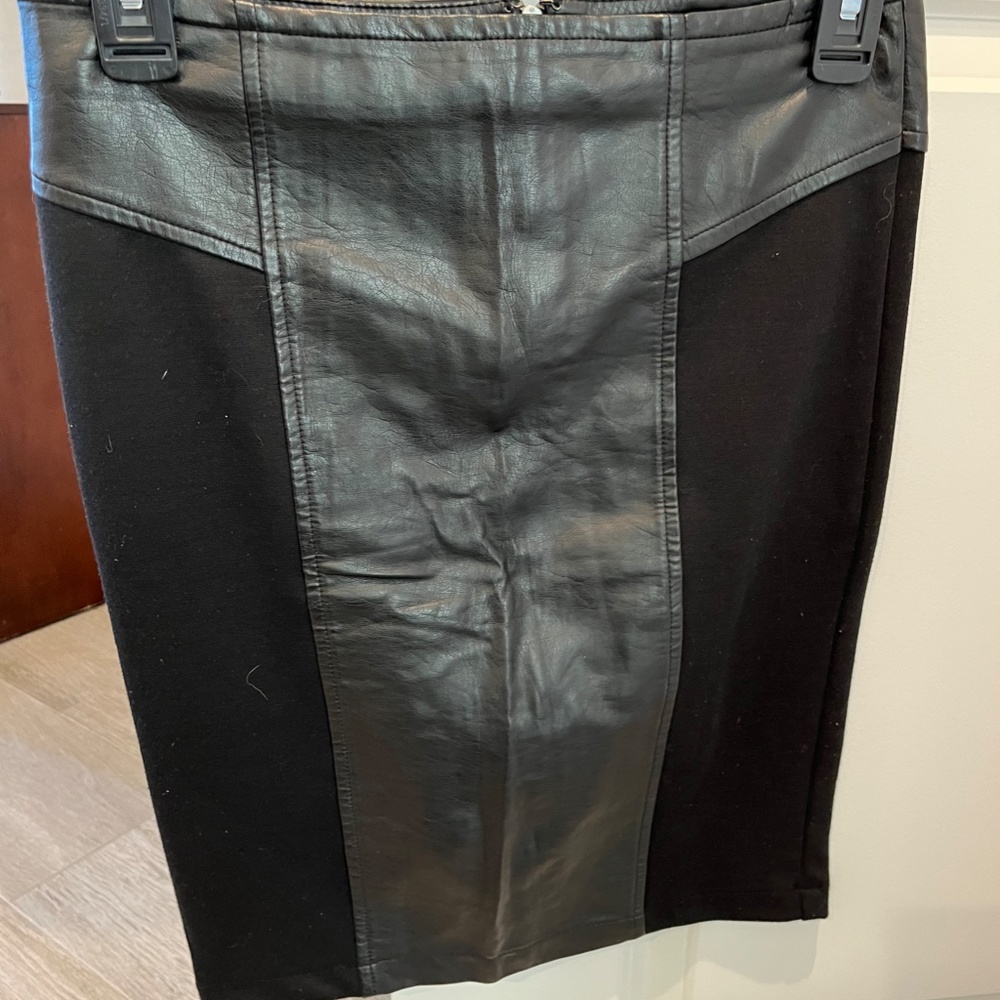 Forever 21 faux leather on half of skirt black skirt Size Medium see notes - Picture 2 of 10